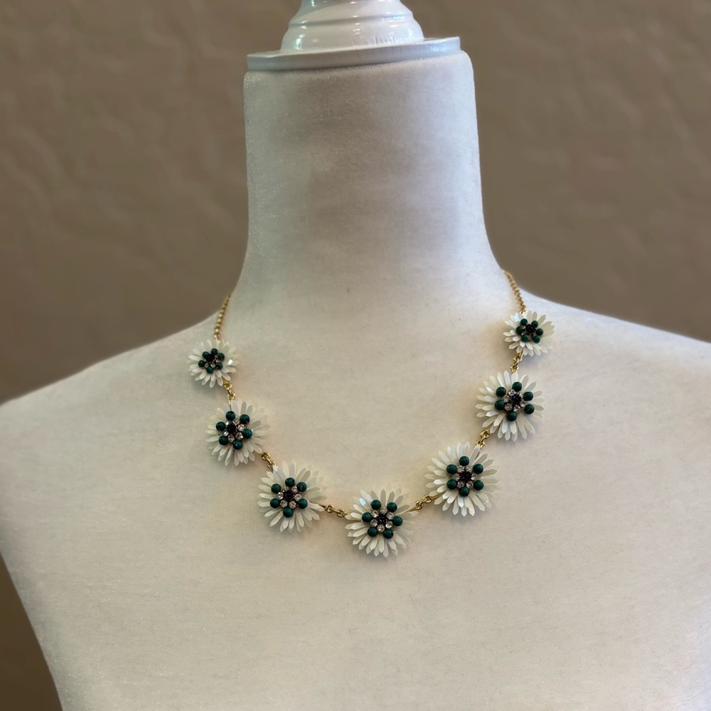 ANN TAYLOR 🖤💚 Floral Necklace - Picture 7 of 10